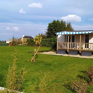 Camping Mobil-home Vue Et Campagne, Plounévez-Lochrist